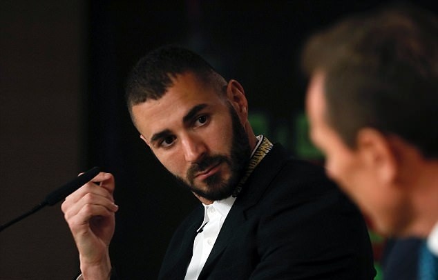 Ảnh Benzema gia hạn - Bóng Đá