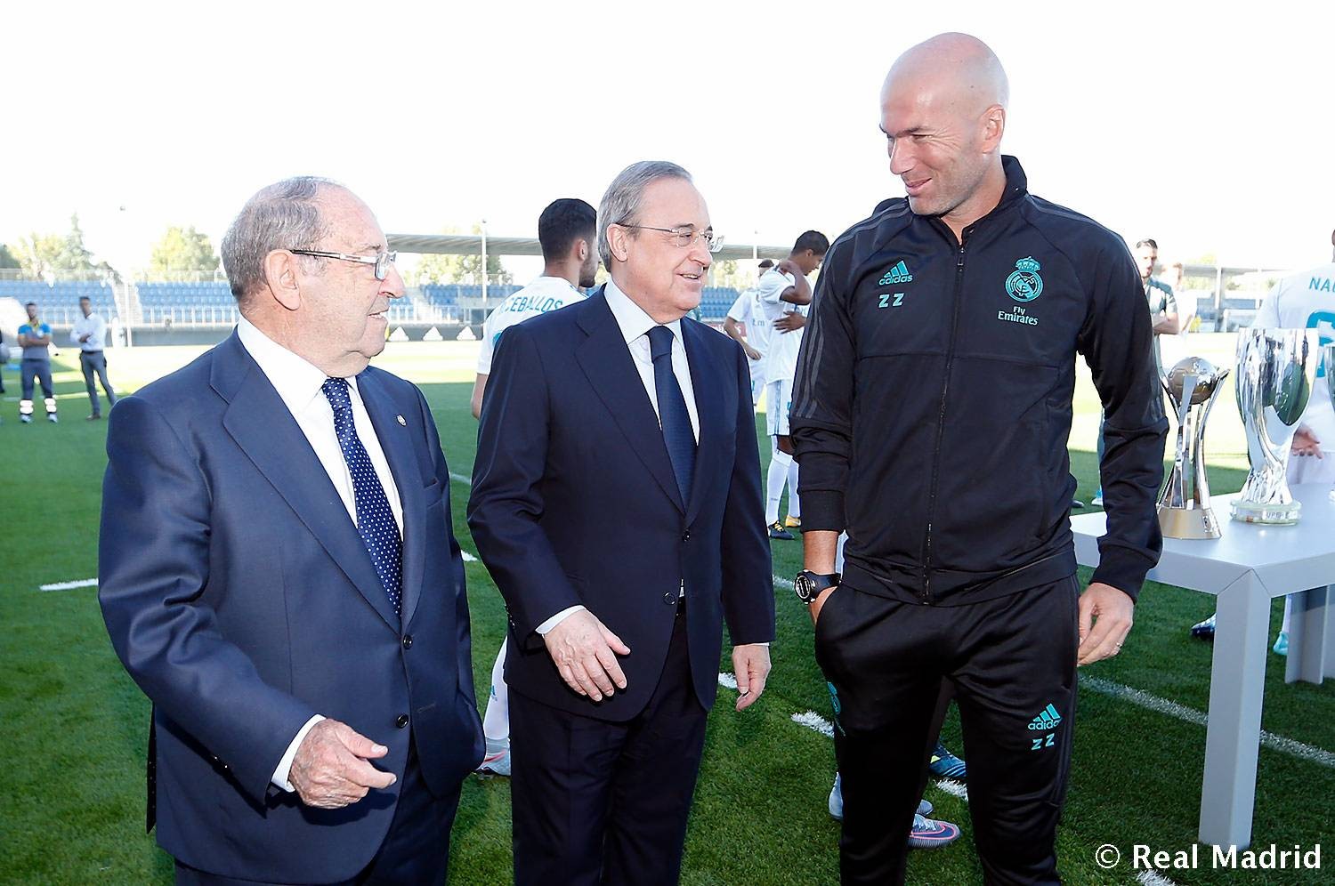 Real tung bộ ảnh hoành tráng trước ngày chào sân Champions League - Bóng Đá