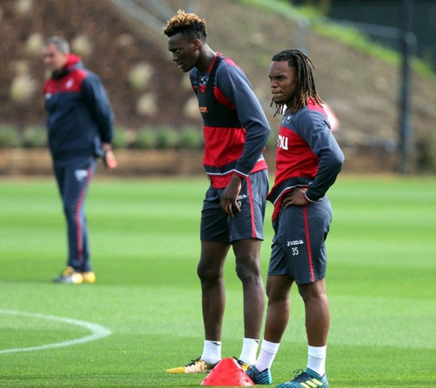 Renato Sanches tập ngày đầu tại Swansea - Bóng Đá