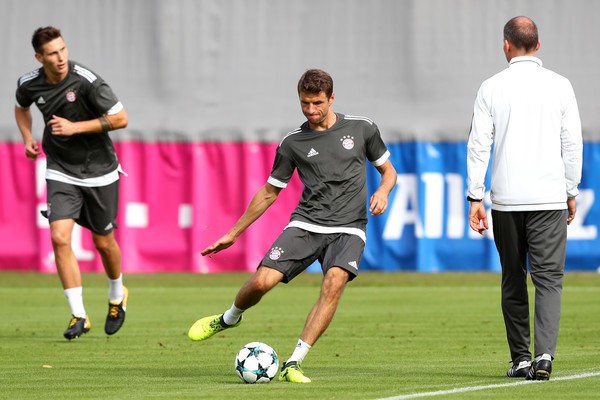 Không thi đấu, dàn sao Atletico vẫn miệt mài rèn quân - Bóng Đá
