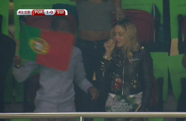 Madonna đến chung vui cùng Ronaldo - Bóng Đá