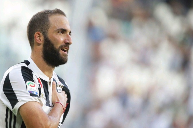 10 ông hoàng lương bổng tại Serie A: Bonucci sánh vai Higuain - Bóng Đá