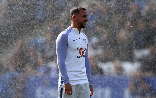 Drinkwater lẻ loi tập luyện chờ ngày ra sân cho Chelsea - Bóng Đá