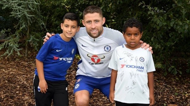 Ảnh Chelsea làm từ thiện - Bóng Đá