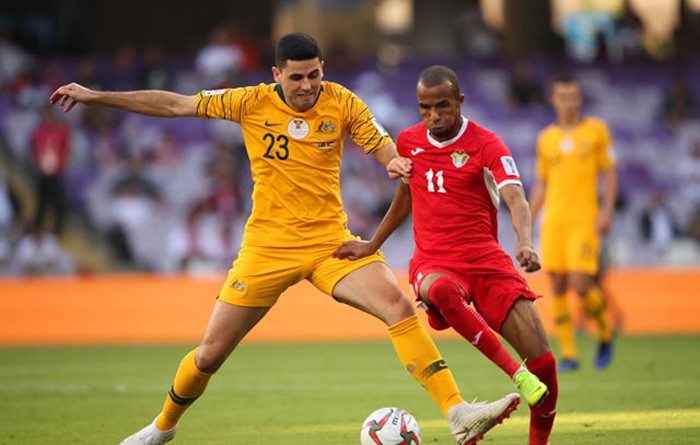 Chìm trong khủng hoảng, ĐT Australia nhận thêm hung tin trước trận gặp Palestine (Tom Rogic chấn thương) - Bóng Đá