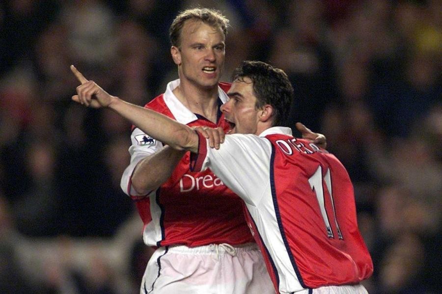 Dennis Bergkamp bị Marc Overmars và Van der Sar sa thải - Bóng Đá