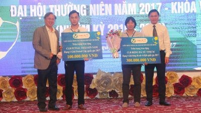 Bầu Tú trao thưởng cá nhân tập thể xuất sắc năm 2017 - Bóng Đá