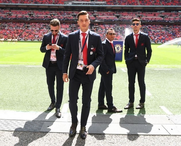 Dàn sao Arsenal chất lừ trong bộ cánh mới - Bóng Đá