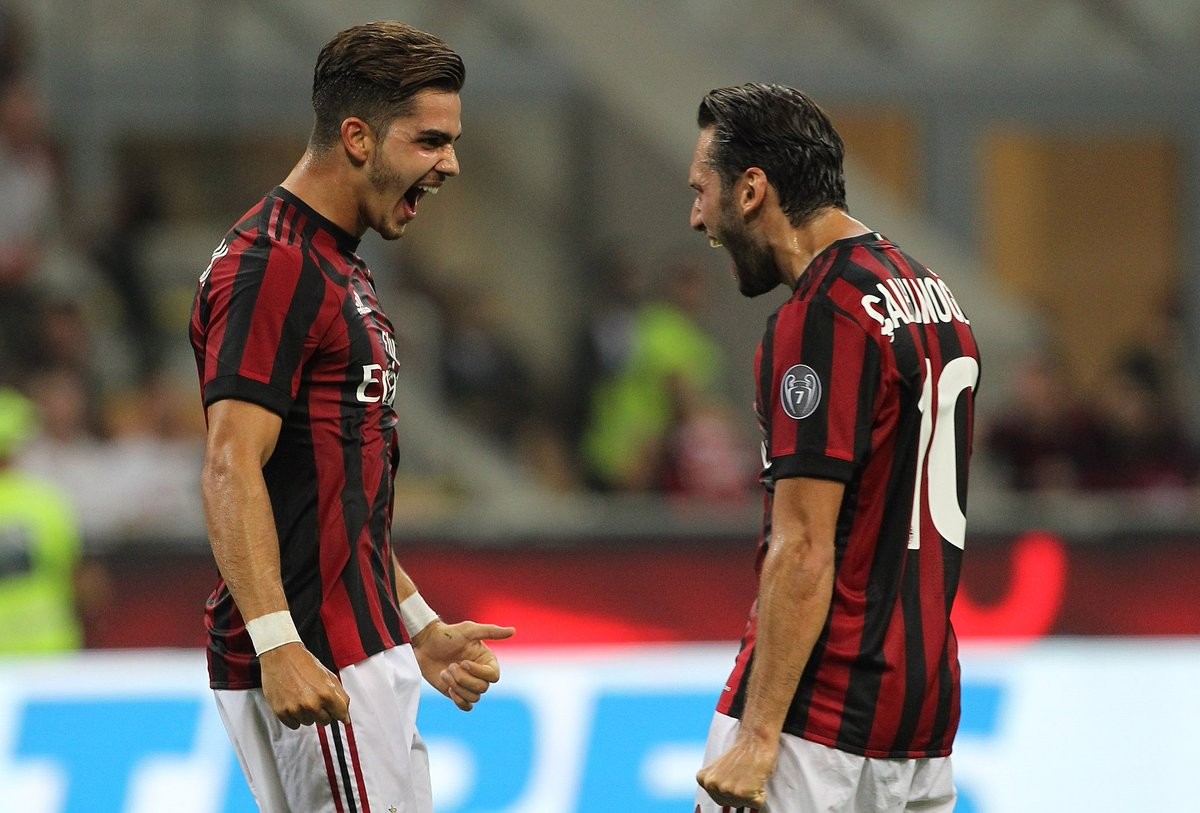 'Lận lưng' 6 trái, Milan thoải mái đi tham quan - Bóng Đá