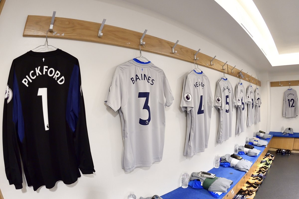 Rooney miệt mài khởi động, Pedro hóa 