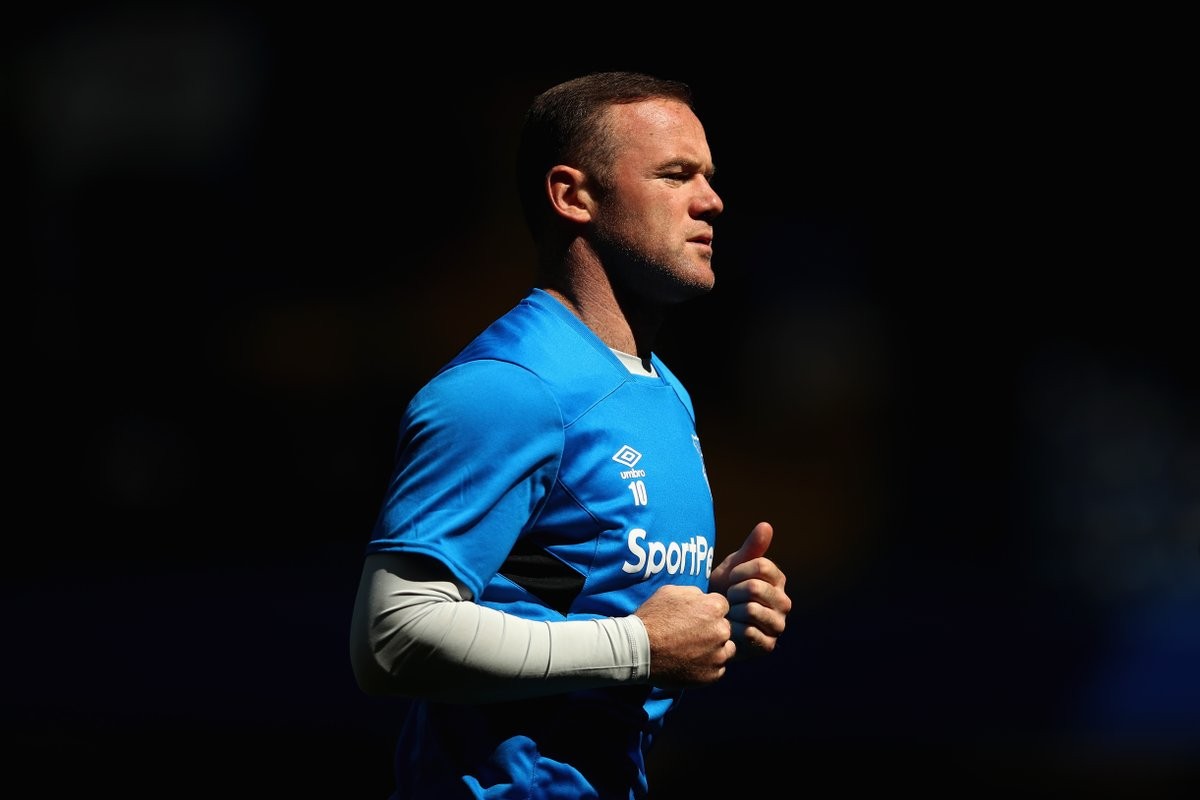 Rooney miệt mài khởi động, Pedro hóa 