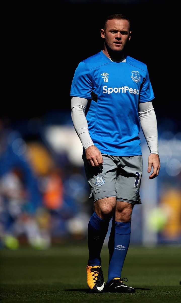 Rooney miệt mài khởi động, Pedro hóa 