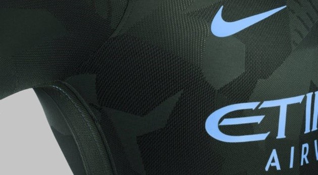 Man City tung áo đấu thứ ba - Bóng Đá