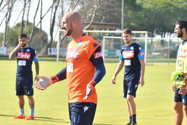 Cựu sao Real trầm tư ngắm mình trong gương - Bóng Đá