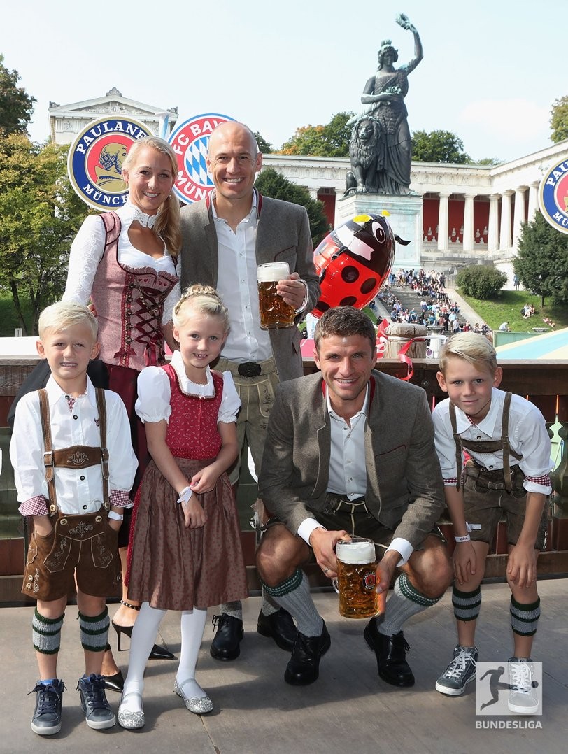 Sao Bayern Munich gạt sầu, quẩy tưng bừng trong lễ hội bia - Bóng Đá
