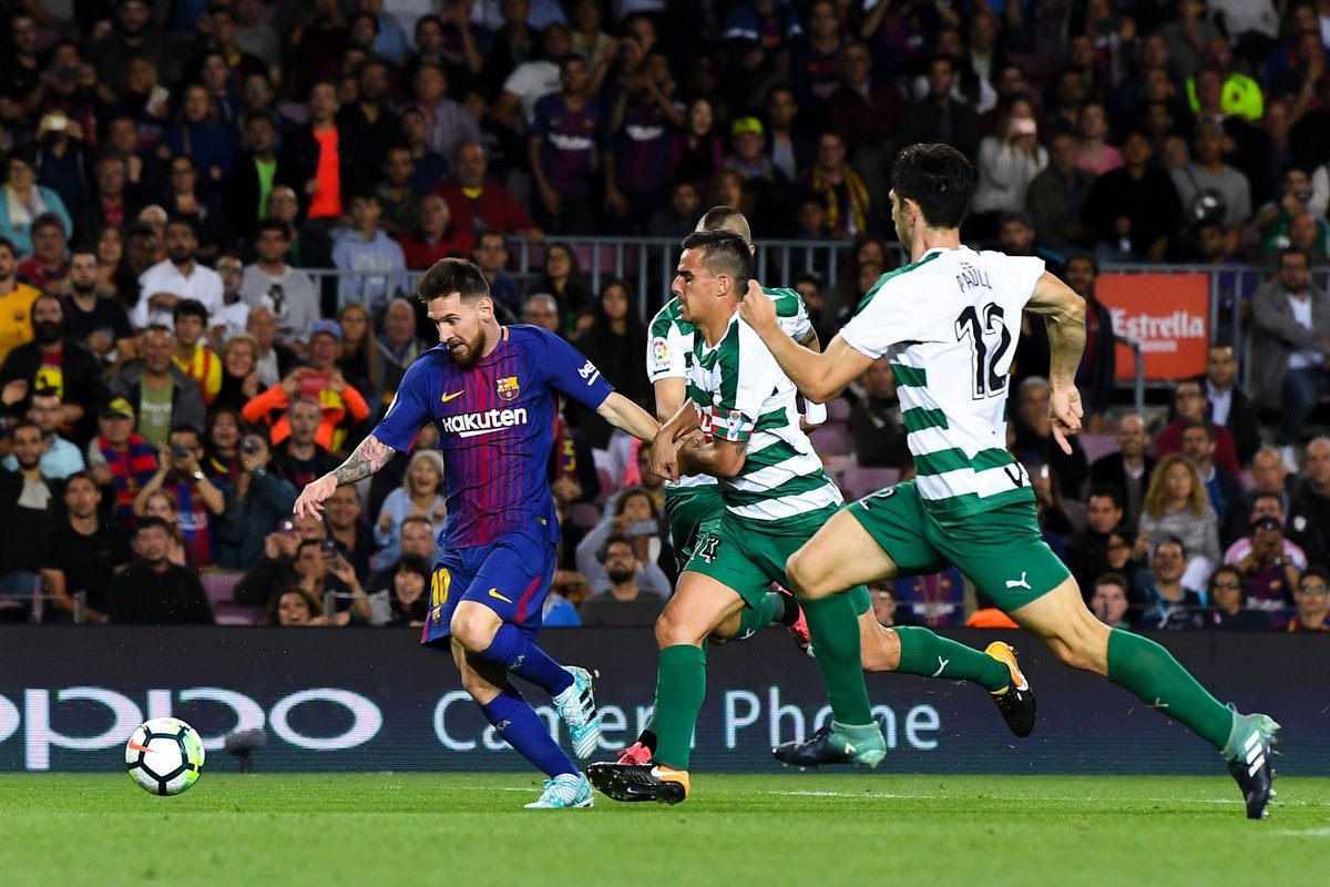 Đến Ngoại hạng Anh cũng CHÀO THUA Messi - Bóng Đá