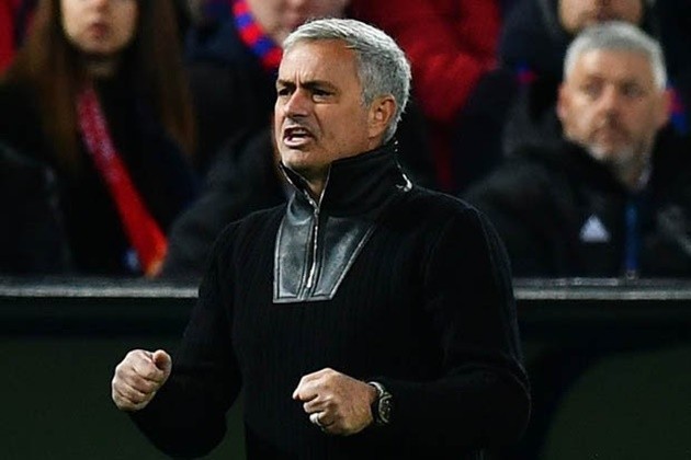 Ăn mặc cực ngầu, Mourinho giống nhân vật 