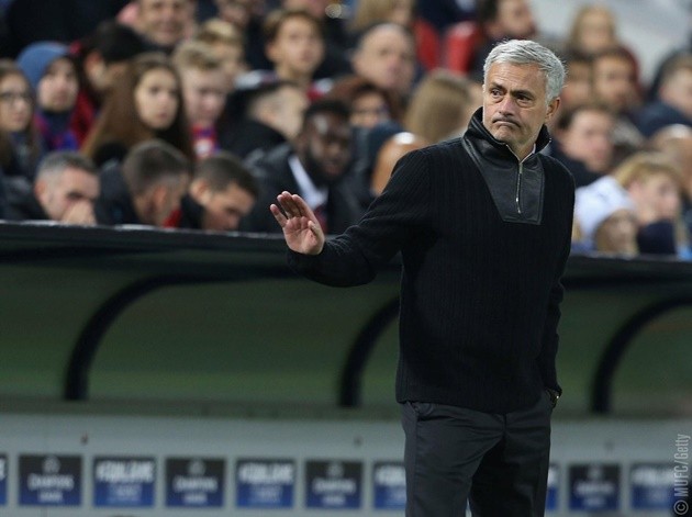Ăn mặc cực ngầu, Mourinho giống nhân vật 