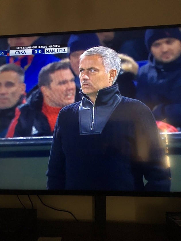 Ăn mặc cực ngầu, Mourinho giống nhân vật 