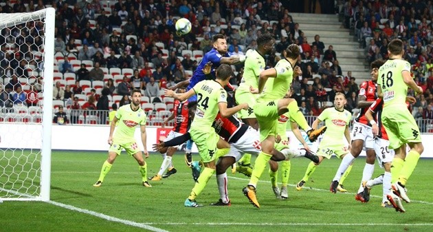 Nice 2-2 Angers: Balotelli giải cứu chủ nhà - Bóng Đá