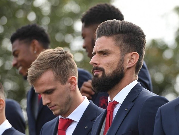 Dàn sao Arsenal chất lừ trong bộ cánh mới - Bóng Đá