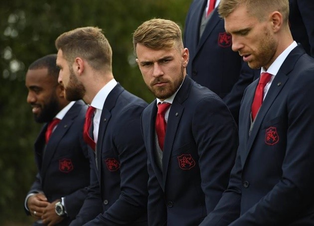 Dàn sao Arsenal chất lừ trong bộ cánh mới - Bóng Đá
