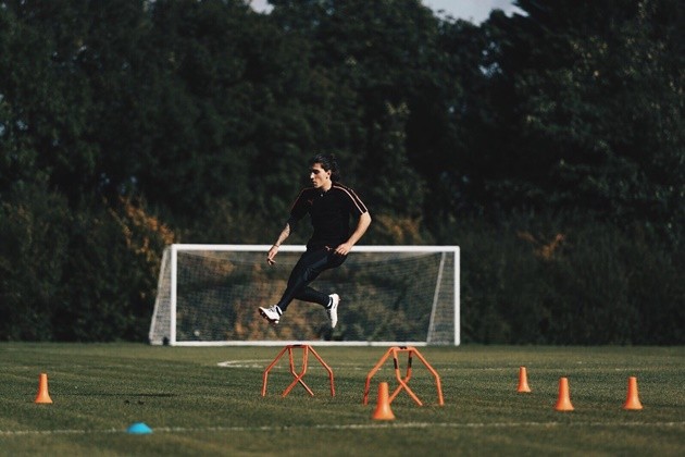 Hector Bellerin trong bộ cánh 