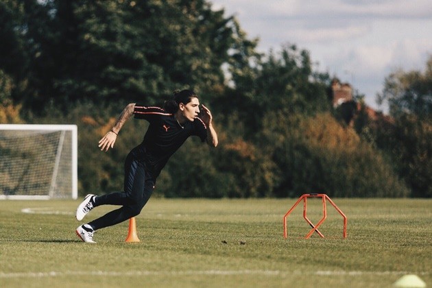 Hector Bellerin trong bộ cánh 