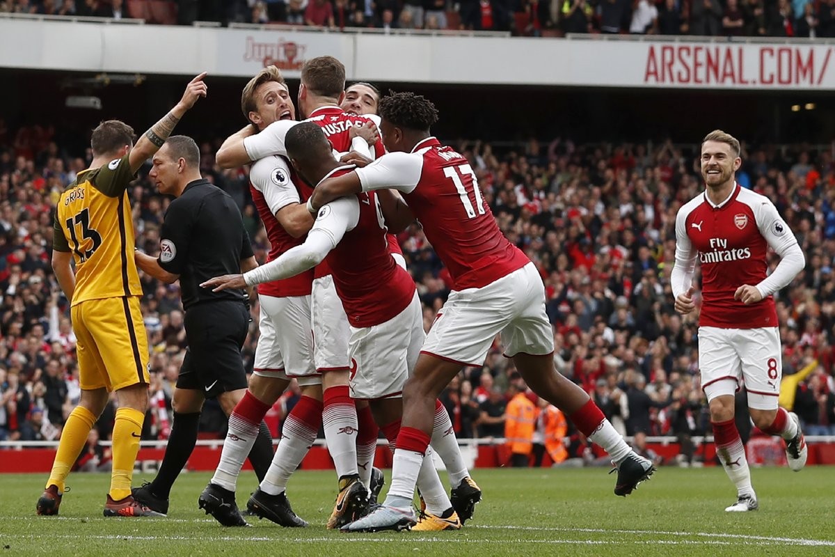 TRỰC TIẾP Arsenal 1-0 Brighton: Monreal mở tỷ số (Hết hiệp 1) - Bóng Đá