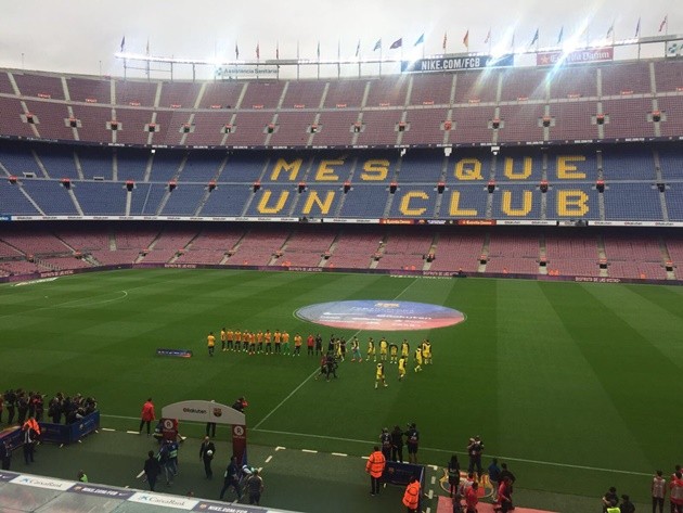 Cửa đóng - then cài trong trận Barcelona - Las Palmas - Bóng Đá