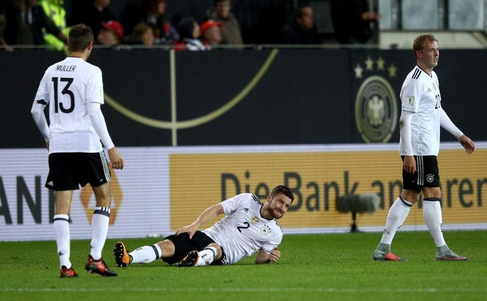 XÁC NHẬN: Arsenal mất Mustafi 6 tuần - Bóng Đá