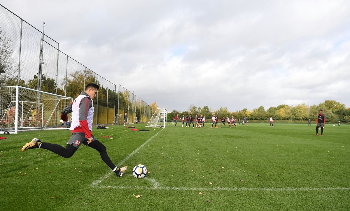 Arsenal hăng say tập luyện, sẵn sàng chiến Norwich - Bóng Đá