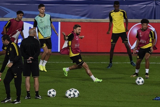 Triệu hồi sao trẻ, Dortmund khiến người Anh nóng mặt - Bóng Đá