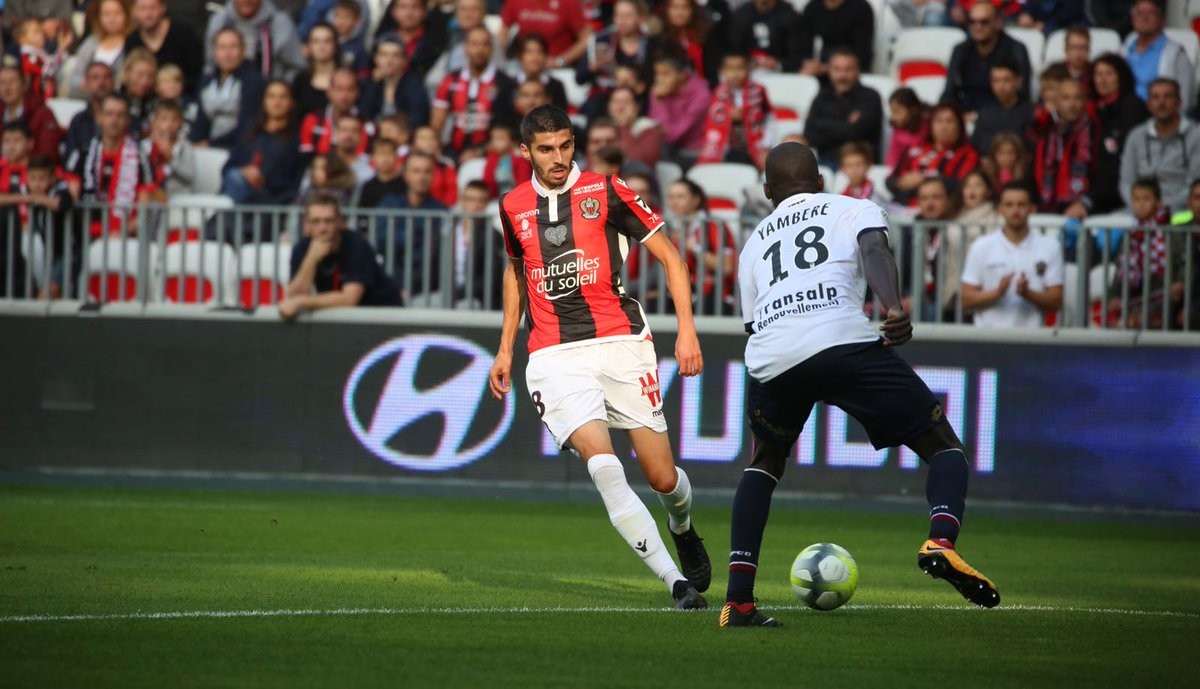 Balotelli lại gây 