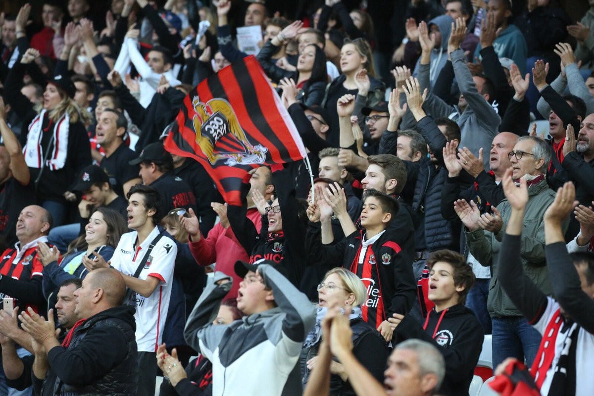 Balotelli lại gây 