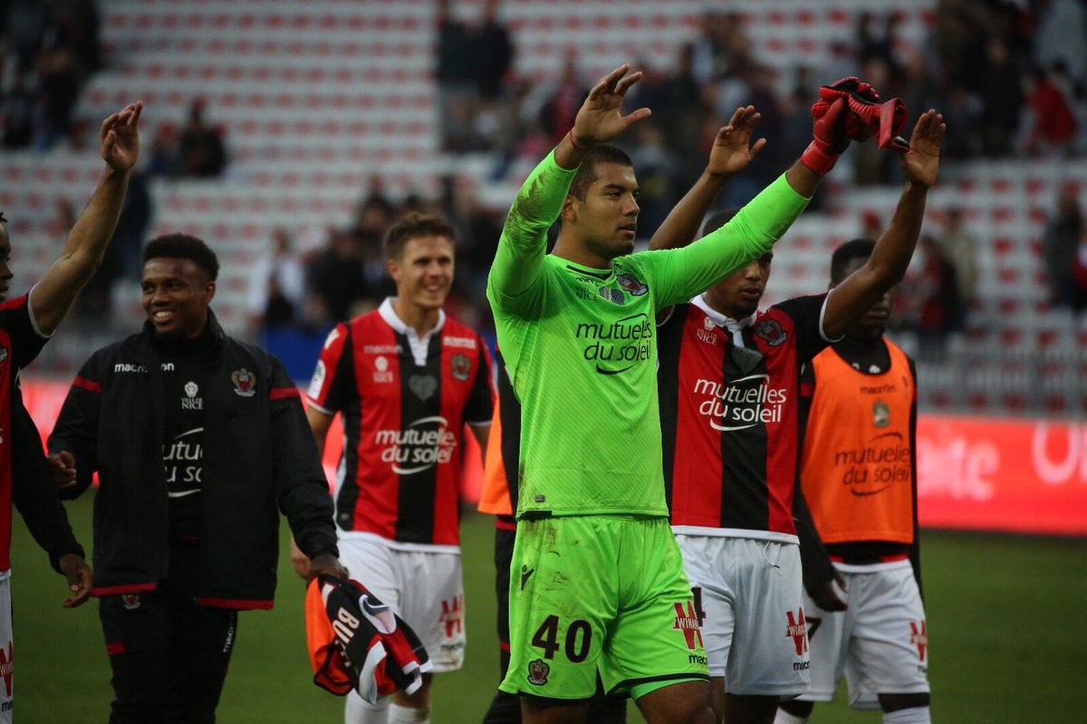 Balotelli lại gây 