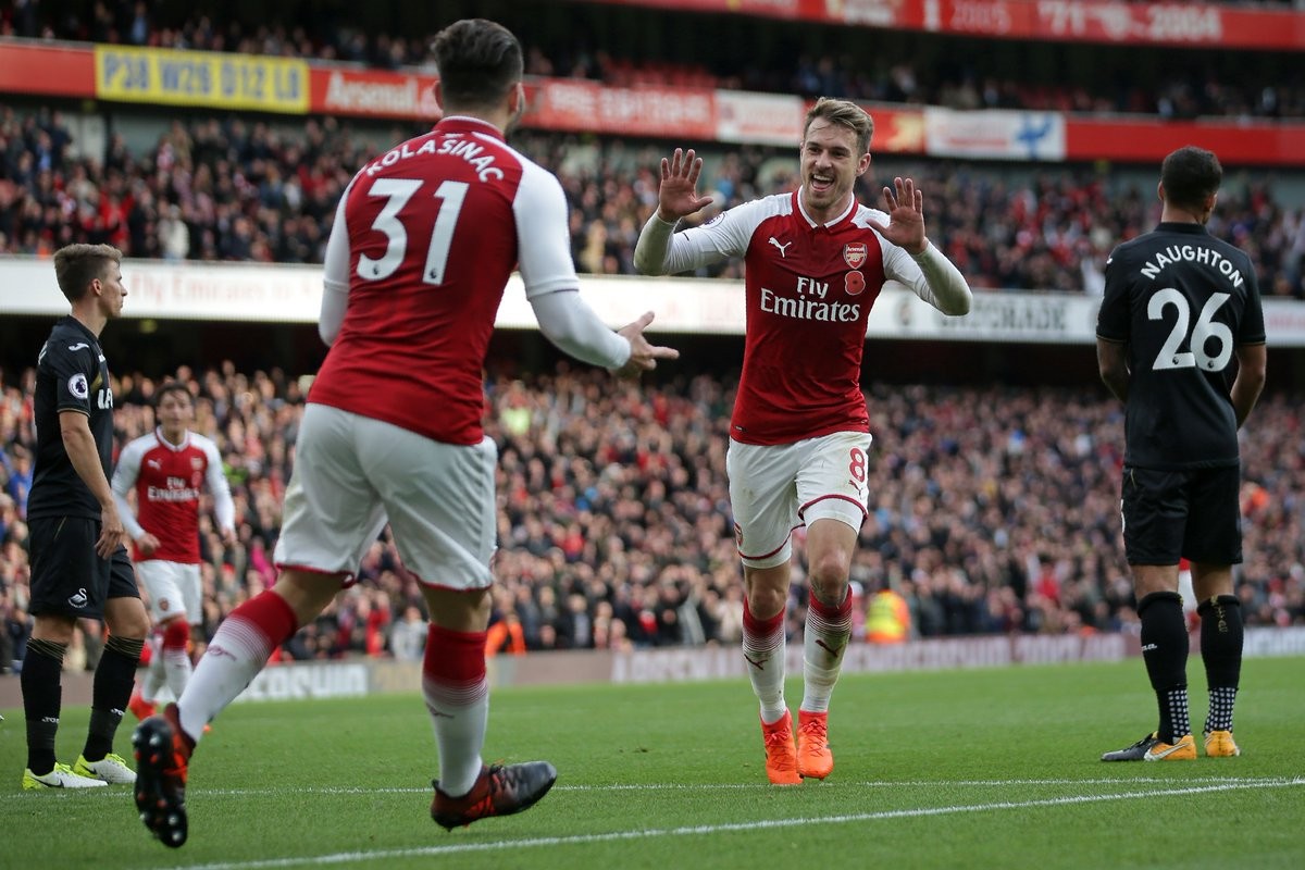 Arsenal nhọc nhằn hạ Swansea: Đã đến lúc 