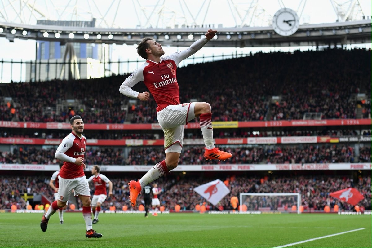 Arsenal nhọc nhằn hạ Swansea: Đã đến lúc 