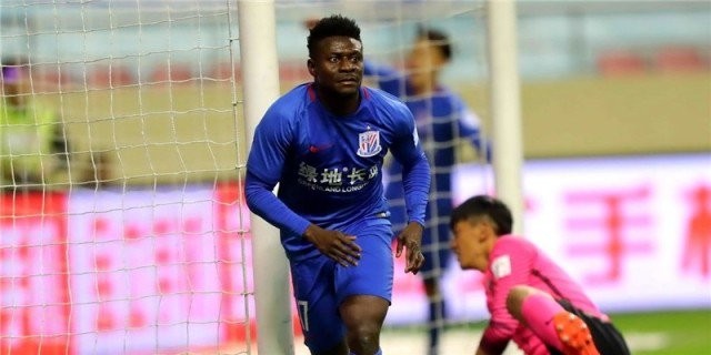 Henry động viên Oscar và Hulk trước trận cầu sinh tử - Bóng Đá