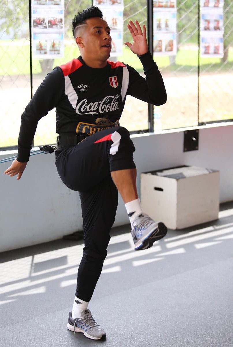 'Đội bóng cuối cùng' của Nam Mỹ làm gì trước thời khắc lịch sử? - Bóng Đá