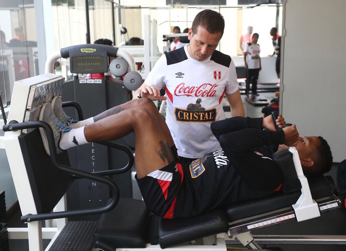 'Đội bóng cuối cùng' của Nam Mỹ làm gì trước thời khắc lịch sử? - Bóng Đá