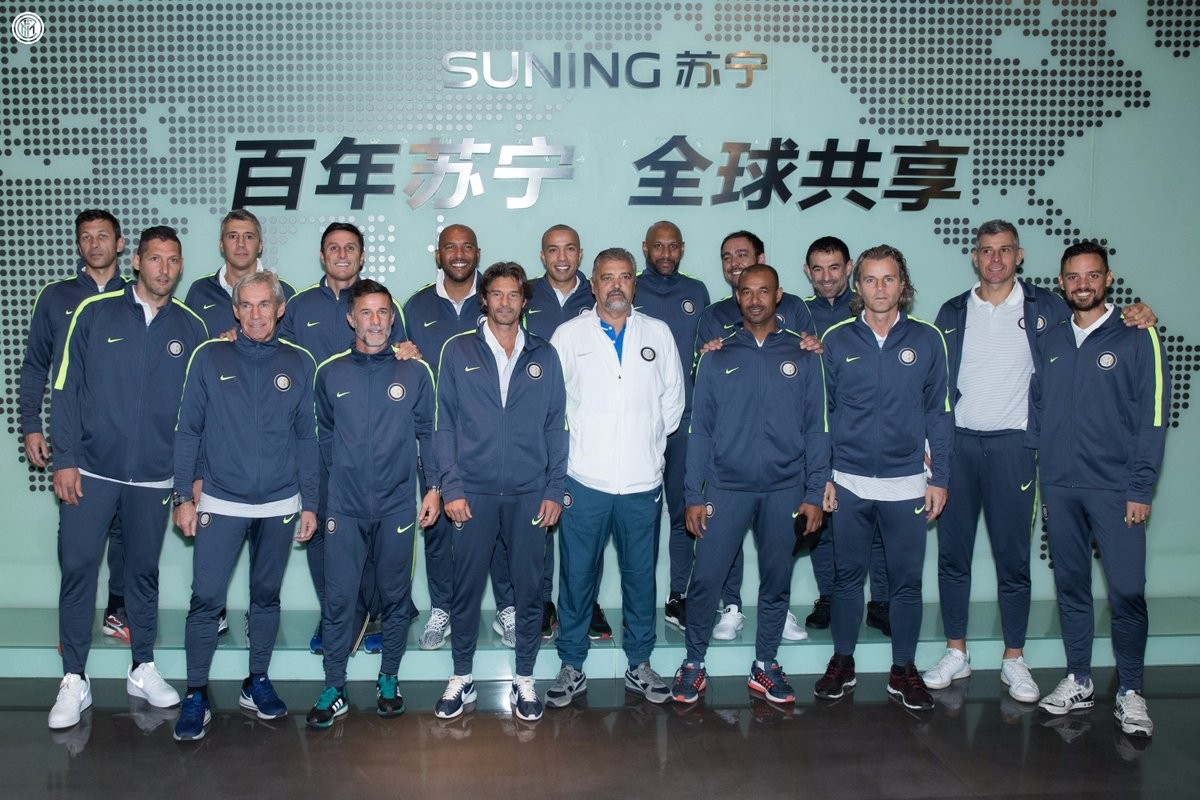 Javier Zanetti trẻ trung như 'nam thần' giữa những ông bạn già - Bóng Đá