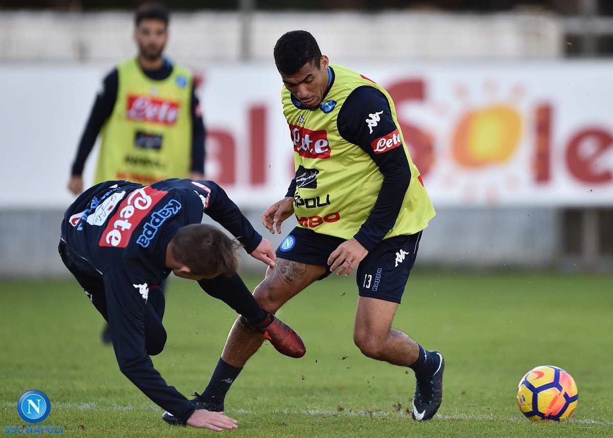 Bị loại, sao Italia mặt 'buồn hiu' tại CLB - Bóng Đá