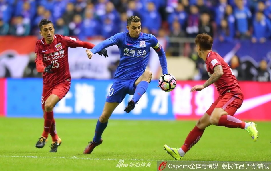 Henry động viên Oscar và Hulk trước trận cầu sinh tử - Bóng Đá