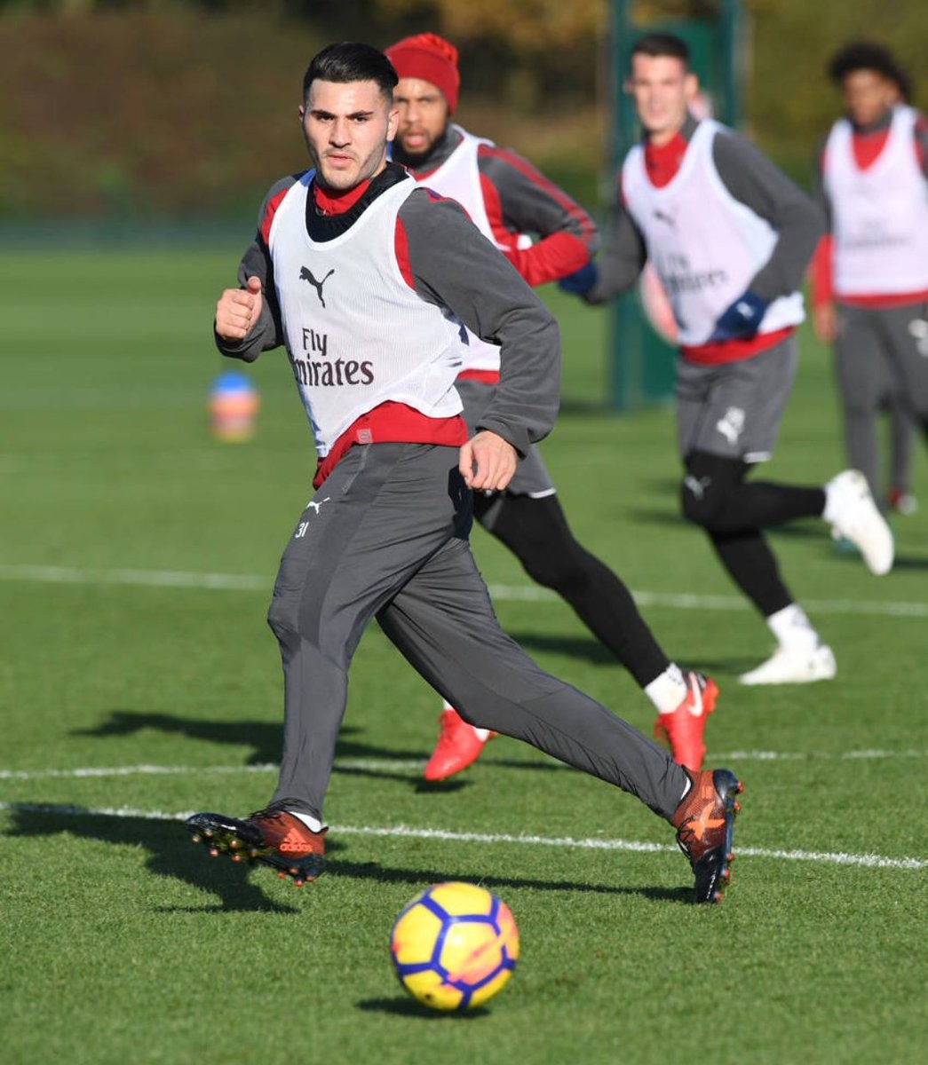 Walcott và Ozil trở lại, Arsenal sẵn sàng đấu Huddersfield - Bóng Đá
