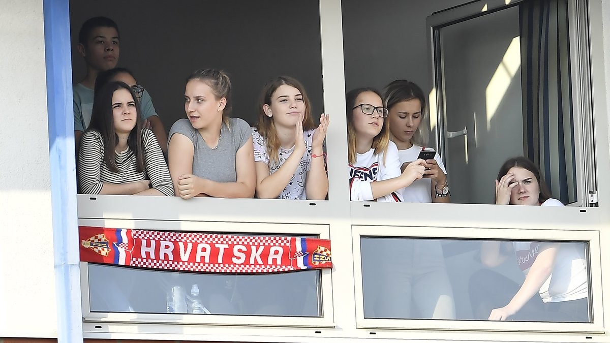 Sốc: Thua Tây Ban Nha 0-6, Croatia có cách giải khuây không tưởng - Bóng Đá