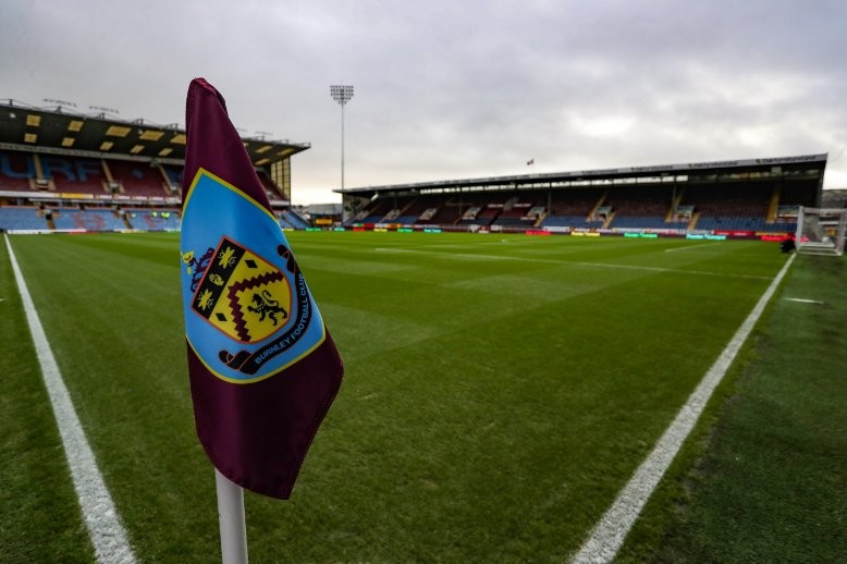 Sanchez căng thẳng đặt chân đến hiểm địa Burnley - Bóng Đá