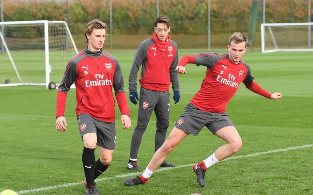 Walcott và Ozil trở lại, Arsenal sẵn sàng đấu Huddersfield - Bóng Đá