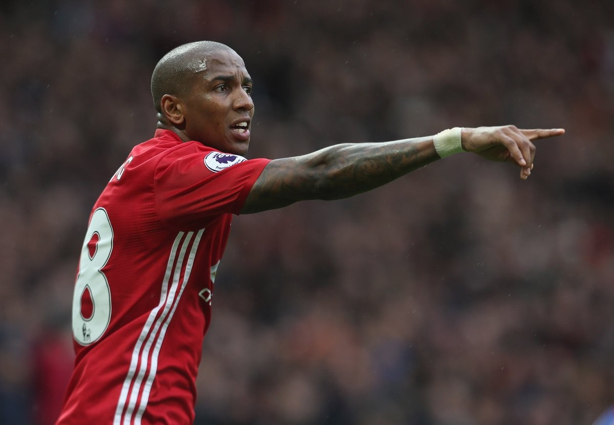 Chuyển động M.U: Phần thưởng cho Ashley Young - Bóng Đá