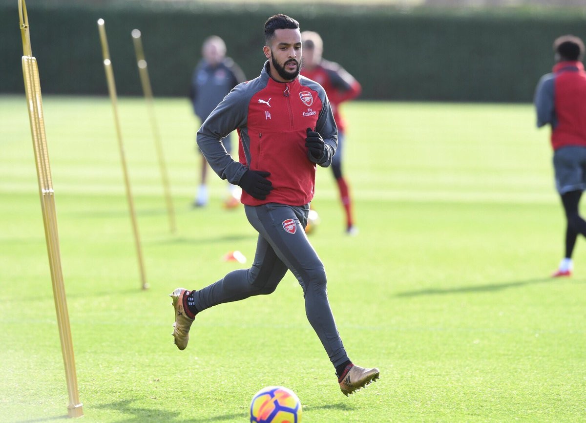 Walcott và Ozil trở lại, Arsenal sẵn sàng đấu Huddersfield - Bóng Đá